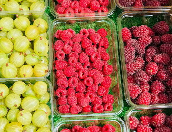 Sesonal local fresh fruit